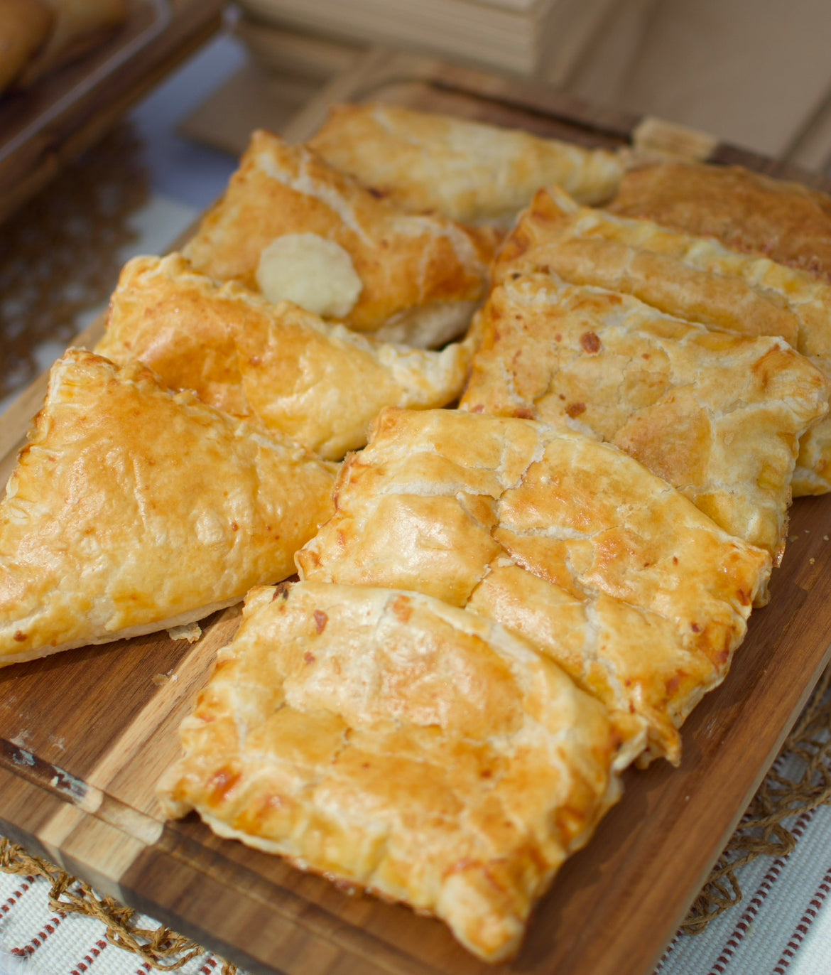 PASTELES DE HOJALDRE DE POLLO